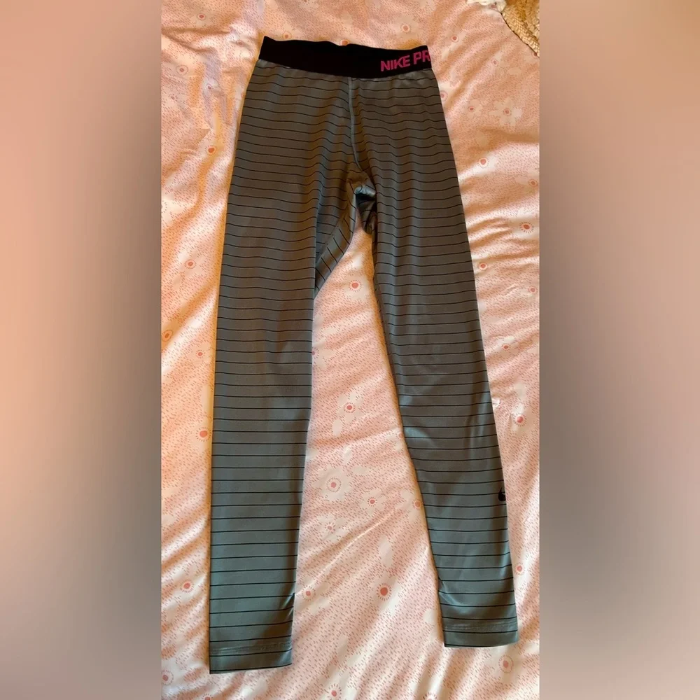 NIKE PRO DRI-FIT Women’s Athletic Leggings Pants Small Gray w Black Stripes Pink